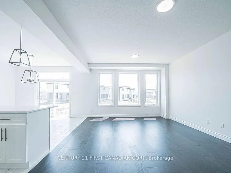 201 Roy McDonald Dr #UPPER — Photo 2
