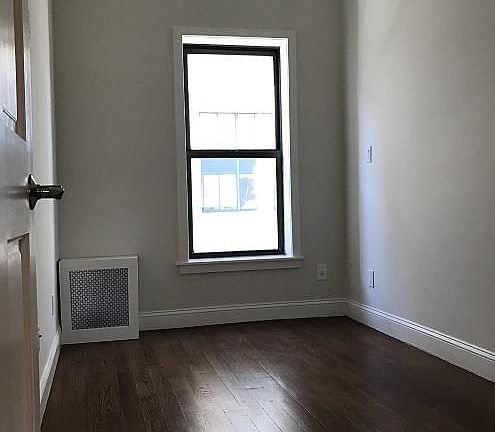 4th image of 805 Washington St