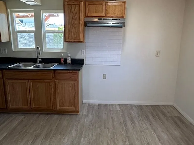 23892 Hemlock Ave — Photo 7