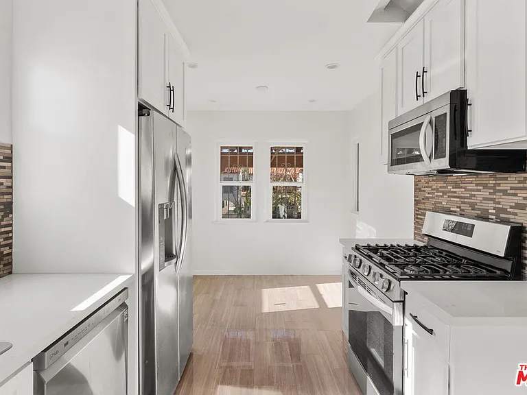 826 S Holt Ave — Photo 10