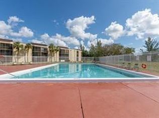 3252 Foxcroft Rd APT 101, Hollywood, FL 33025