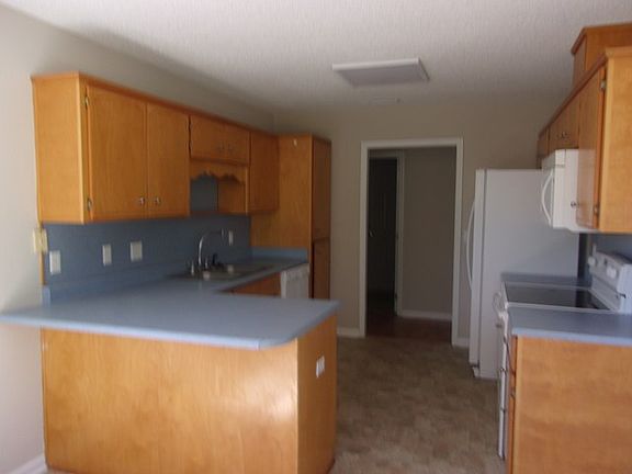 2nd image of 239 Sandalwood Cir