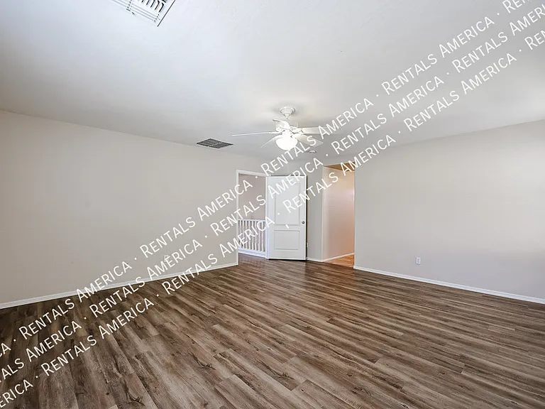 910 S 118th Ln — Photo 24