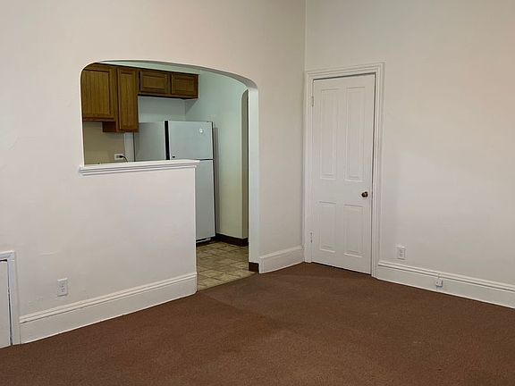 4th image of 215-217 W Broad St #7