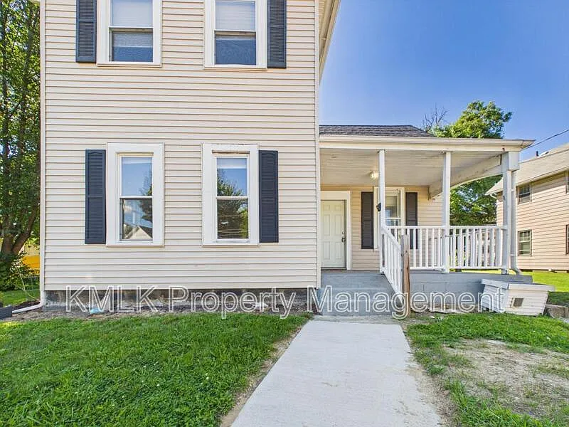 5 bed, 2.5 bath, 1618 sqft, $1,695 — Photo 3
