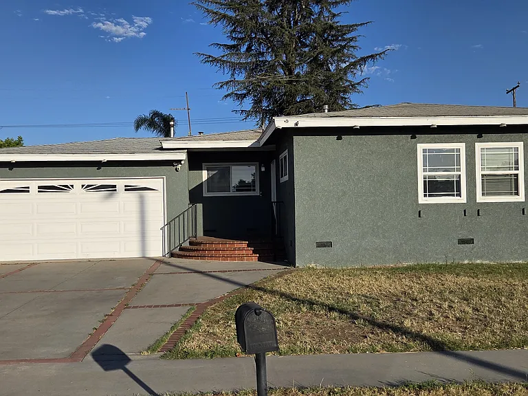 1618 N Hacienda Blvd — Photo 1