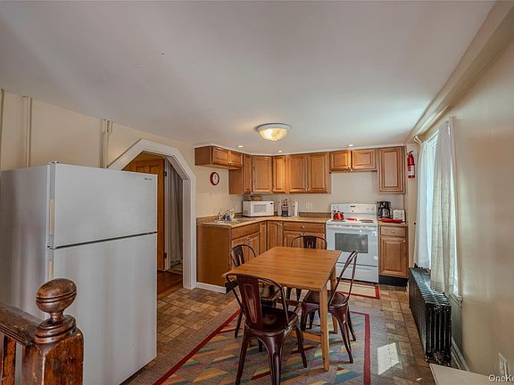 4th image of 11 Kemble Avenue