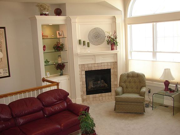 4th image of 15807 W 62nd St