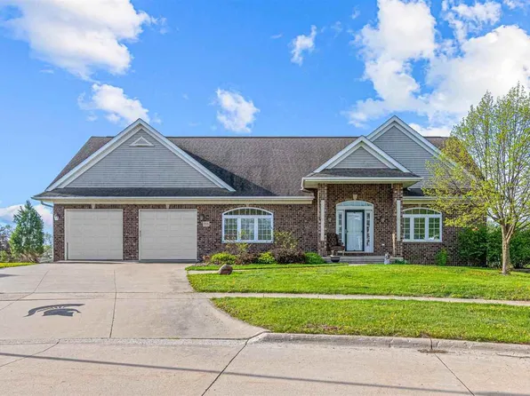 715 Willow Ct, Solon, IA 52333