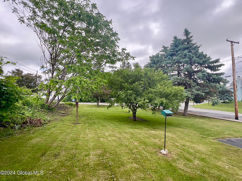 3rd image of 6 Holcomb Avenue