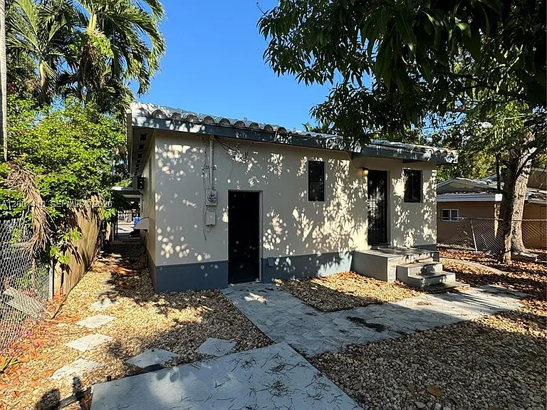 5530 NW Miami Ct — Photo 46