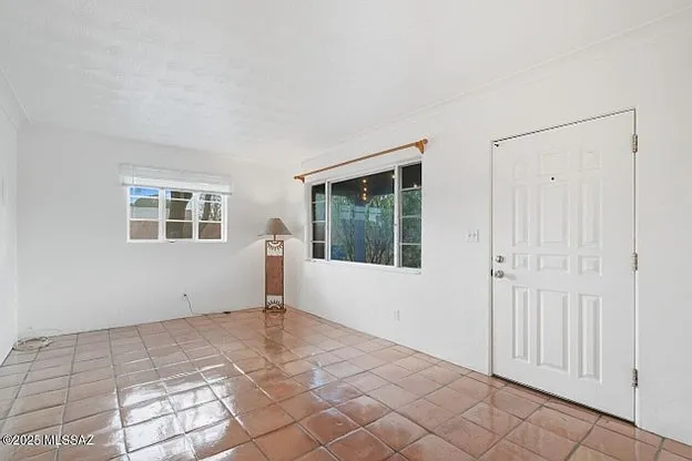 1308 E Spring St — Photo 6