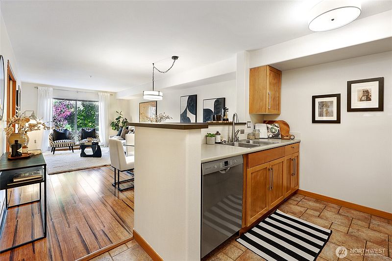 3rd image of 3015 SW Avalon Way #204