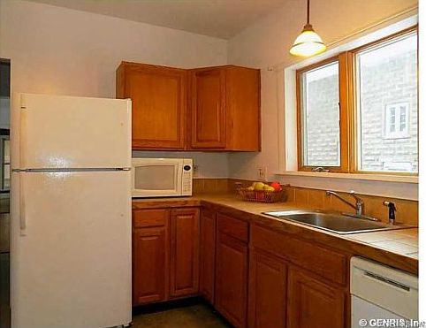 5th image of 3181 East Ave