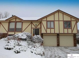 15932 Spring St, Omaha, NE 68130