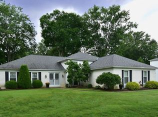 2988 Creekside Dr, Westlake, OH 44145