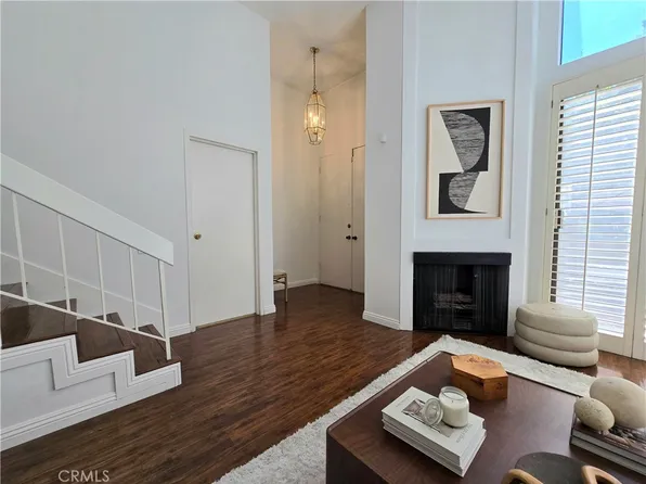 6121 Shoup Ave Unit 10, Woodland Hills, CA 91367