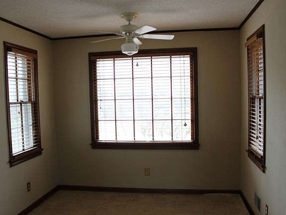 4th image of 306 Bent Pine Dr