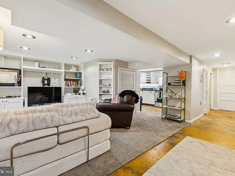 226 Rhode Island Ave NW — Photo 30