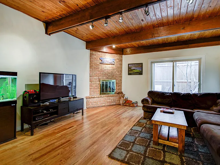 2830 N Burling St #D — Photo 4