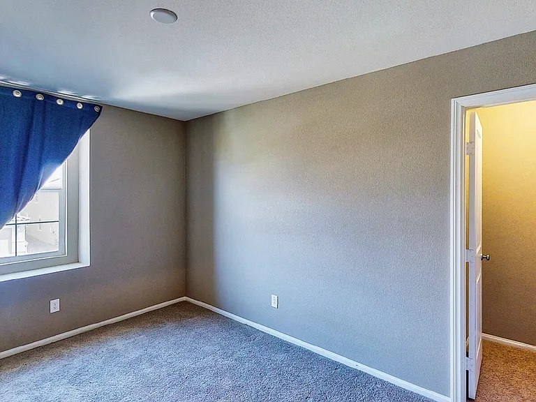 9733 Cluny Ave — Photo 31