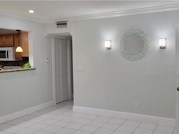 5th image of 10835 SW 41st Ter