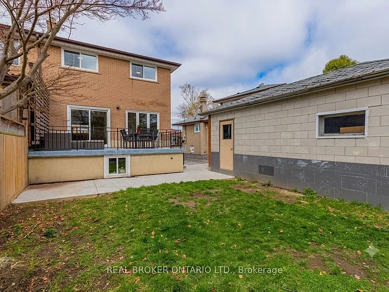 25 Newlin Cres #UPPER — Photo 10