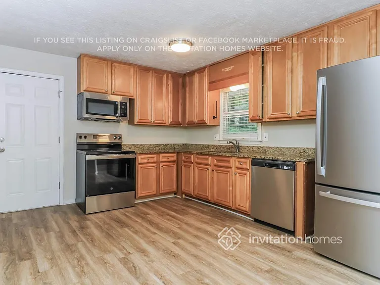 1398 Yates Ave — Photo 12