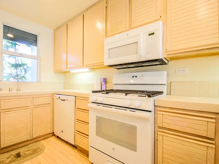 440 Navaro Pl #116 — Photo 7