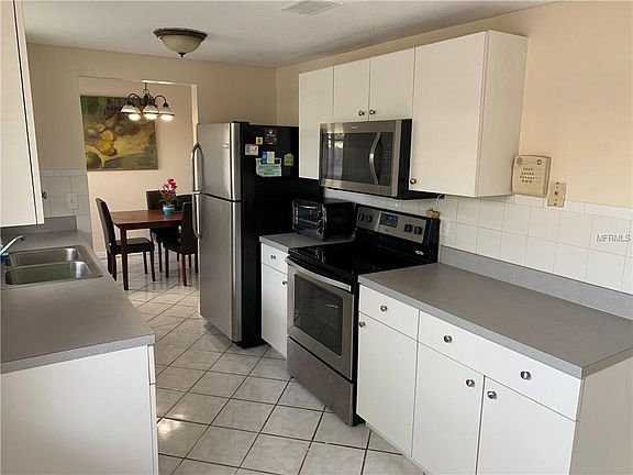 5th image of 8901 Railford Ct