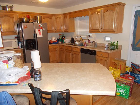 4th image of 2304 Broadmoor Dr