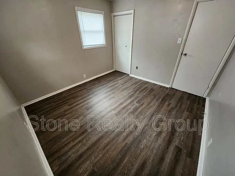 5237 N 13th 1/2 St — Photo 5
