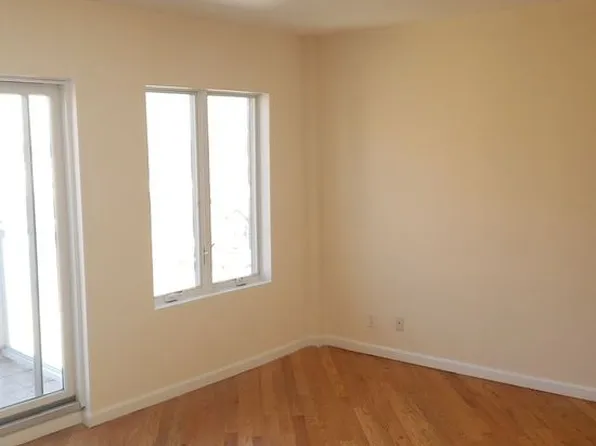 2011 Avenue X image 6 of 7