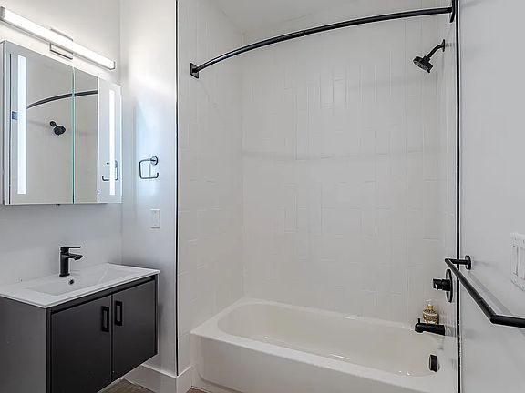 5th image of 39.5 Madison St #303A