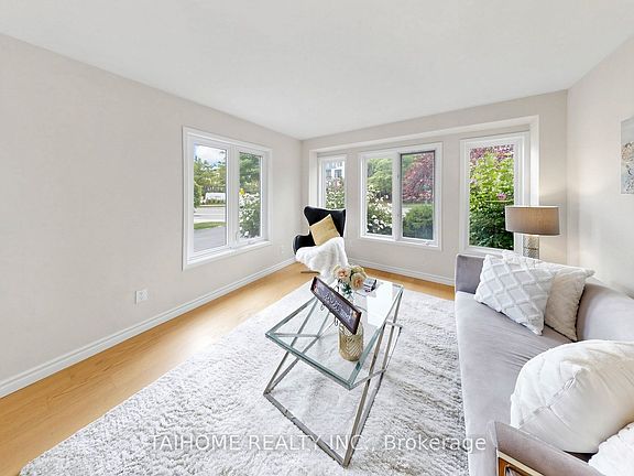 4th image of 3573 Colonial Dr