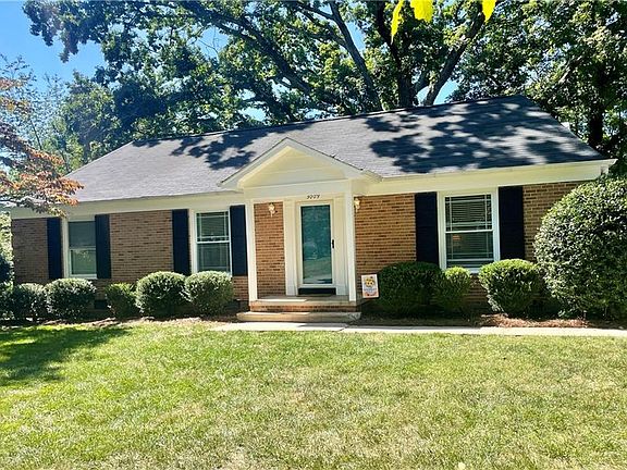 3rd image of 3009 Robin Hood Dr