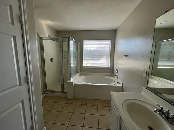 3rd image of 2622 Mill Creek Dr