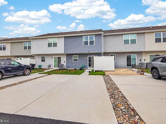4th image of 10529 Price Dr