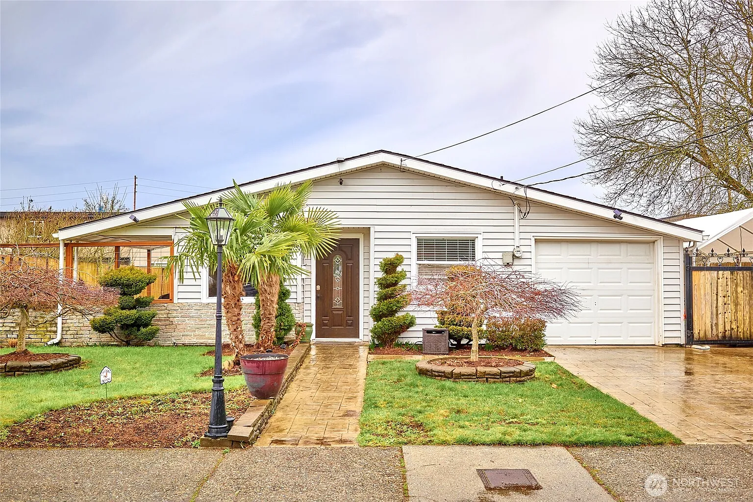723 Woodford Avenue N photo 1