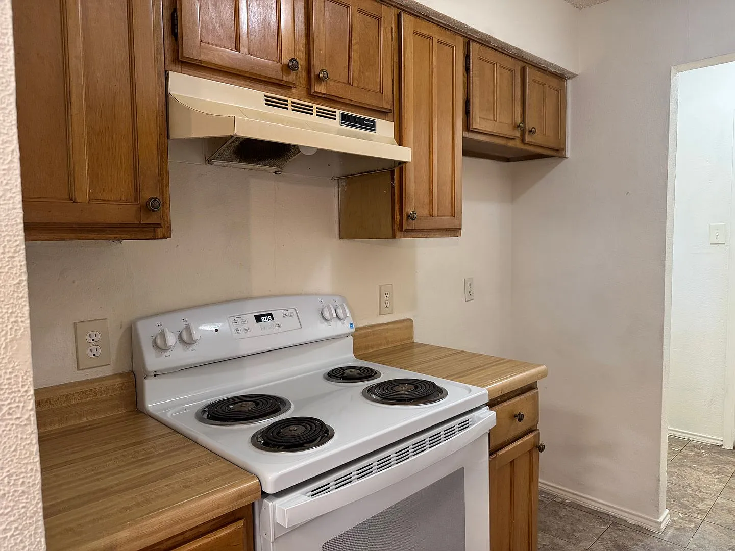 716 Woodland Ct, Kennedale, TX 76060 — Photo 4