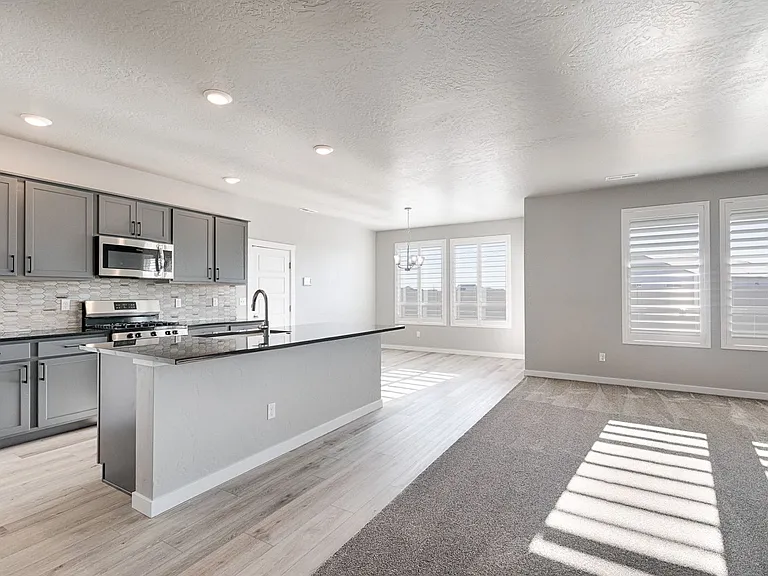 4346 N Nemea Ave — Photo 8