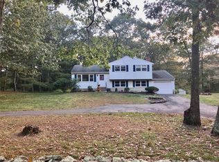 300 Saw Mill Rd, Guilford, CT 06437