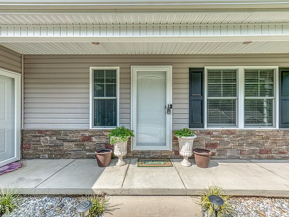 3rd image of 211 Brighton Pl