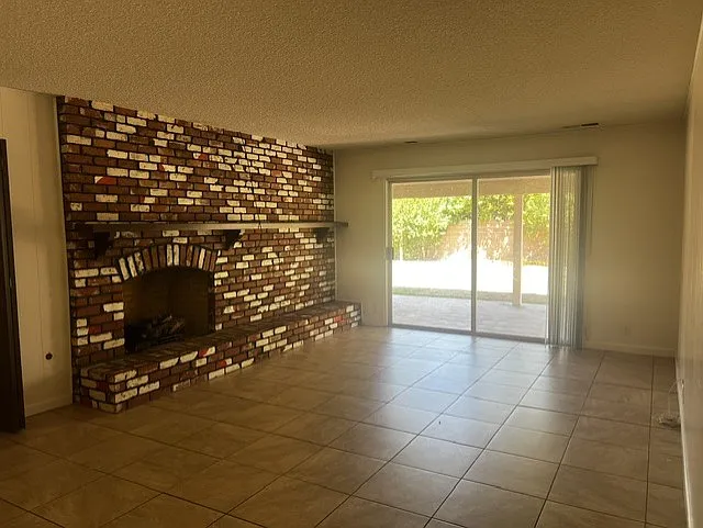1412 Circle Dr E — Photo 2