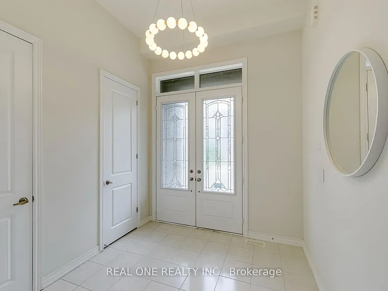 140 Zachary Cres — Photo 4