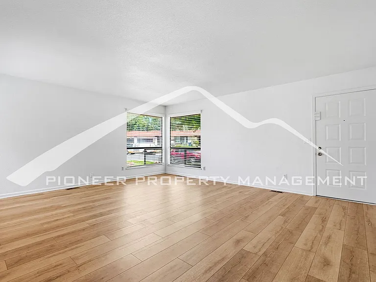 1465 S Troy St — Photo 4