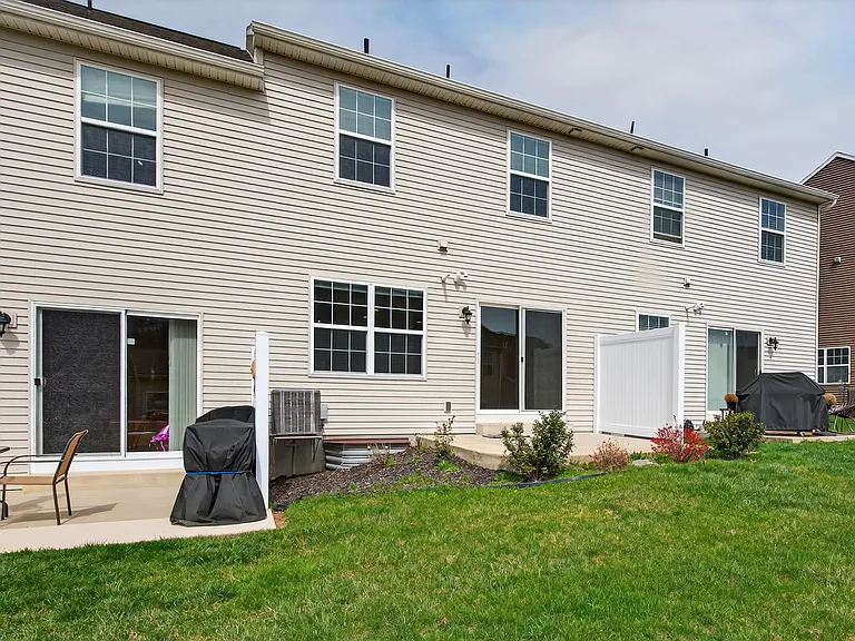 1772 Fairbank Ln — Photo 7