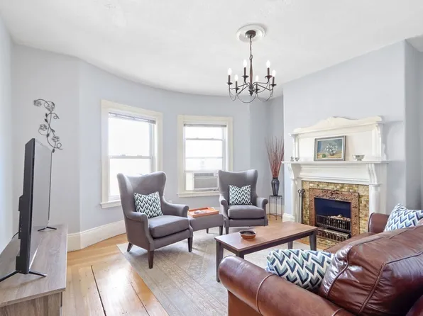 13 Linden St APT 8, Brookline, MA 02445