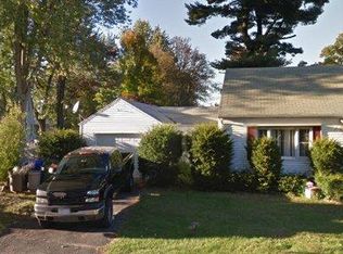 38 Lang St, Springfield, MA 01104