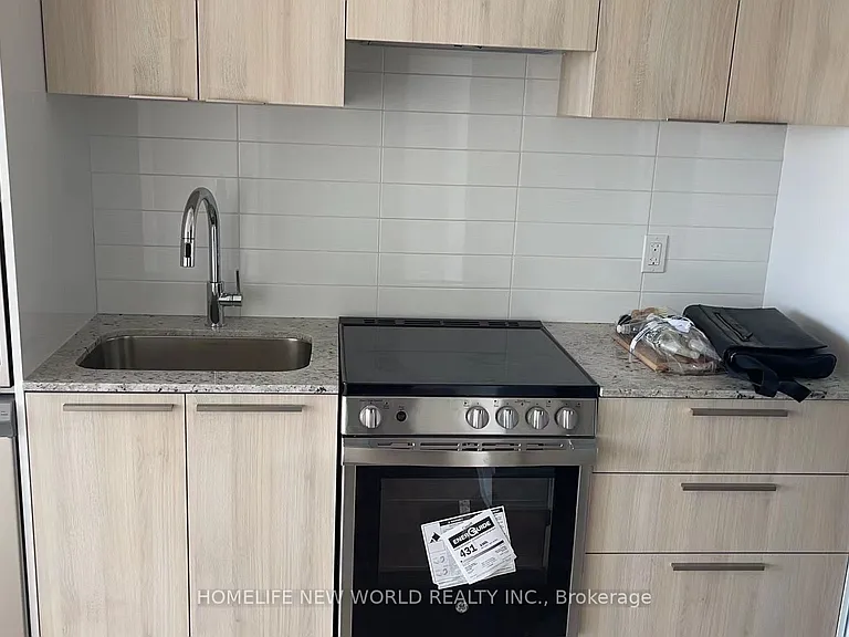 501 Yonge St #4606 — Photo 4